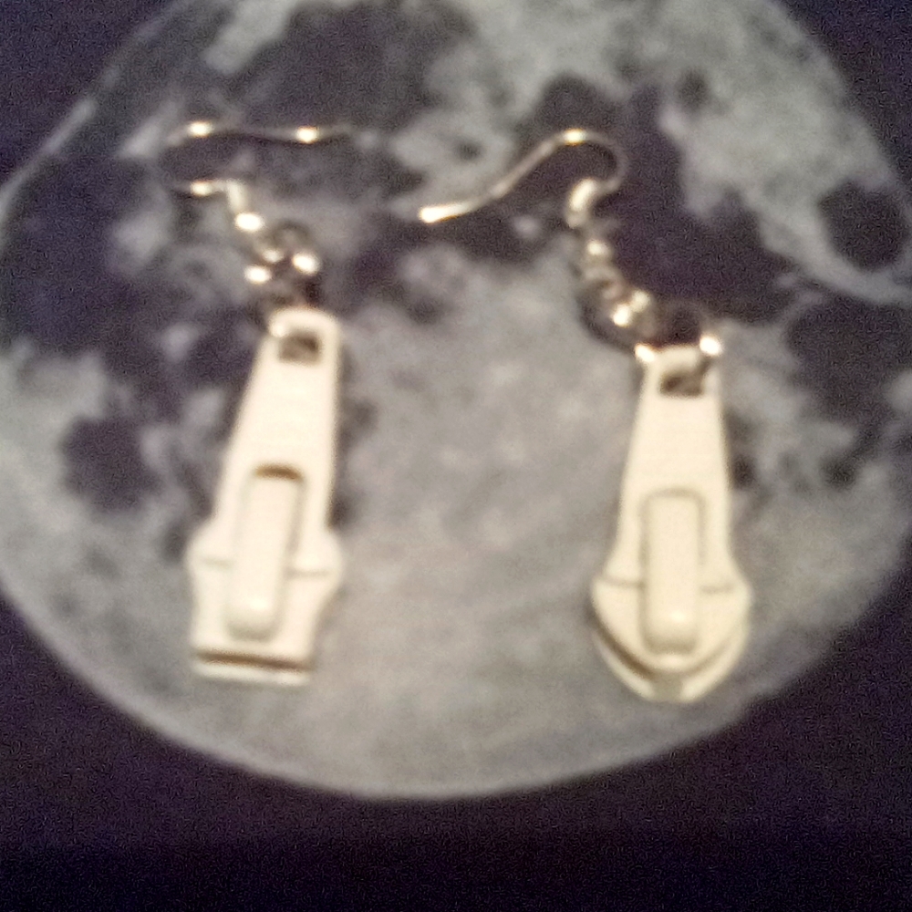 4/ $20 Zipper earrings